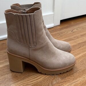 Universal Thread Tan Ankle Boots size 8.5